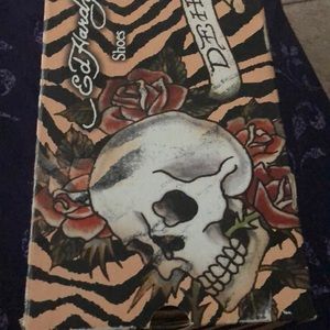 Size10 women lowrise classic Ed Hardy sneakers
